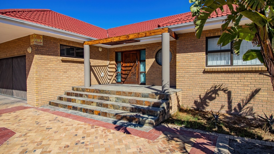 4 Bedroom Property for Sale in Pearl Bay Western Cape